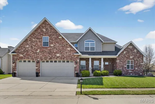 $545,000 | 245 Oakshire Drive East, Glen Carbon, IL 62034