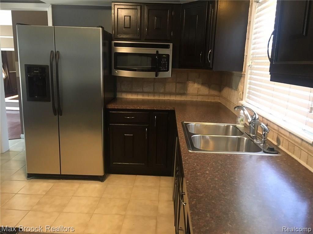 1600 Grace Avenue Rochester Hills, MI 48309 - Photo 8 of 17