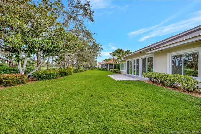 a view of a house with backyard and garden