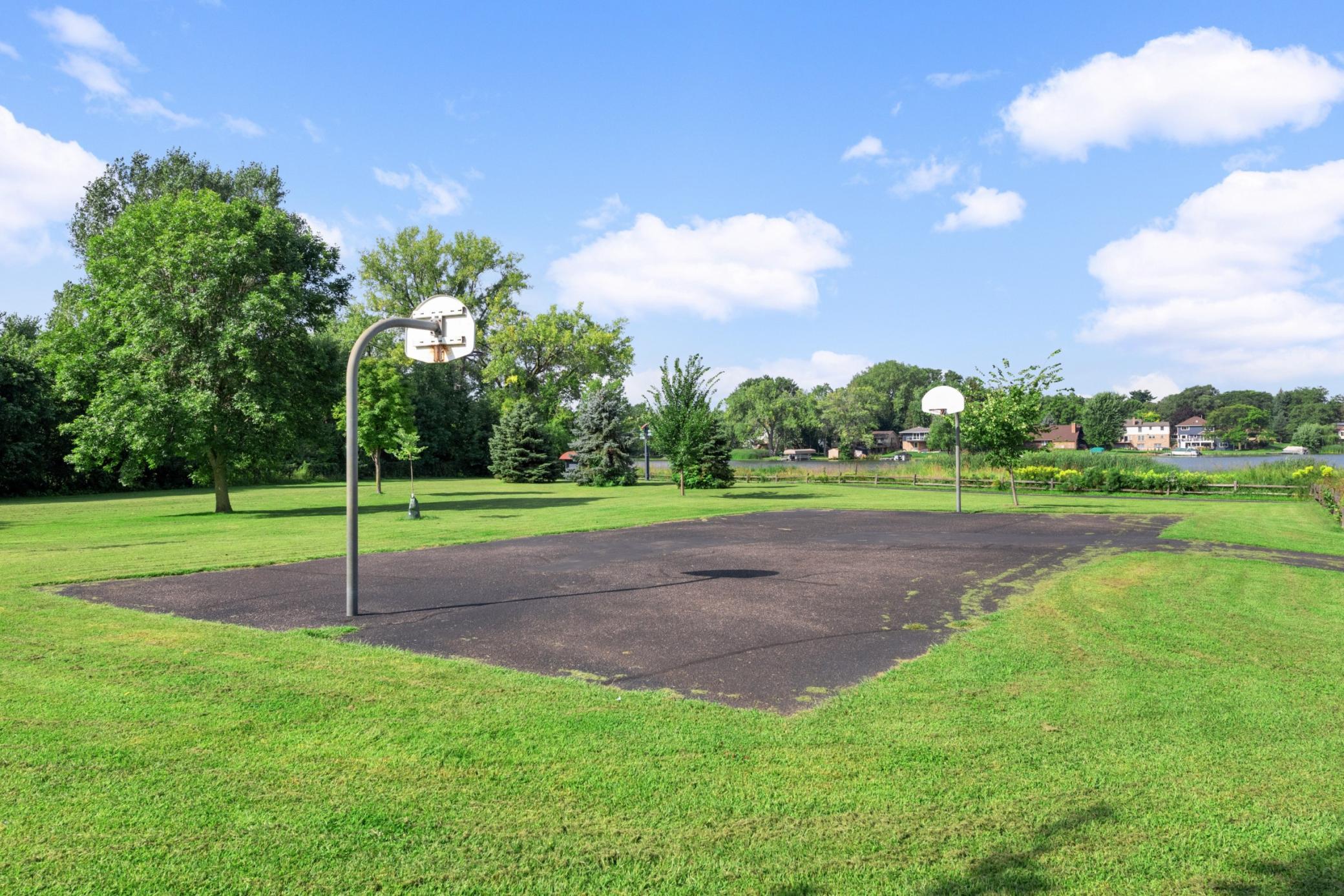 4533 Welcome Avenue North Crystal, MN 55422 - Photo 32 of 37