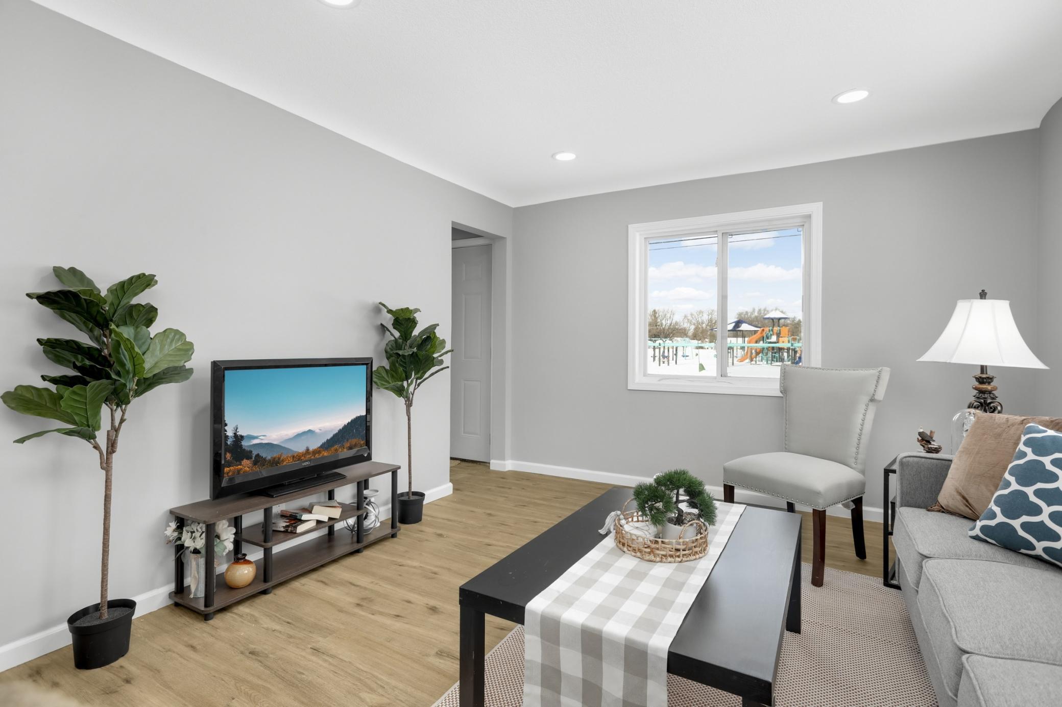 4533 Welcome Avenue North Crystal, MN 55422 - Photo 4 of 37