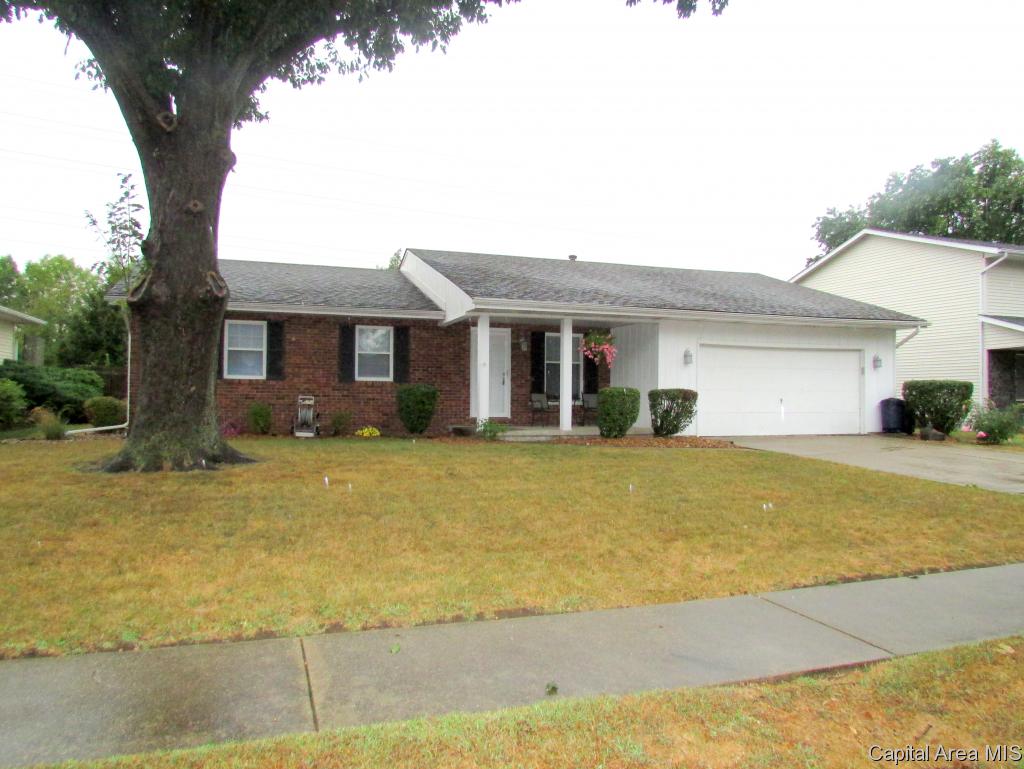 71 Roundtable Road Springfield, IL 62704 - Photo 1 of 12