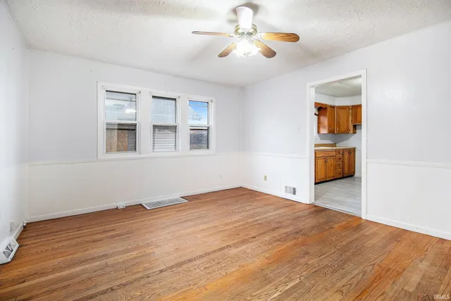 $165,000 | 127 East Oakside Street, South Bend, IN 46614