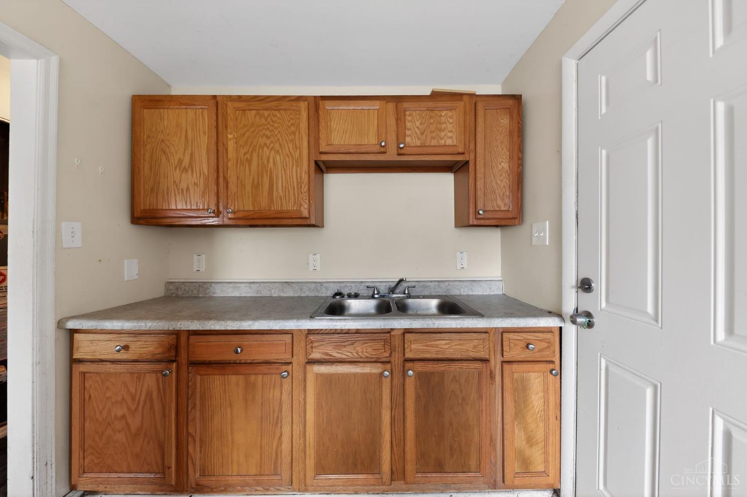 408 Roebling Road Cincinnati, OH 45204 - Photo 15 of 30