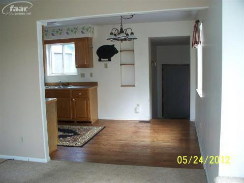 11403 Main Road Fenton, MI 48430 - Photo 8 of 22 20220796-7.JPG