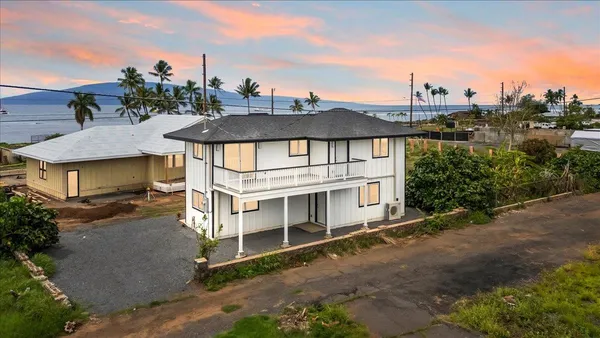 a view of a house with a yard and plants