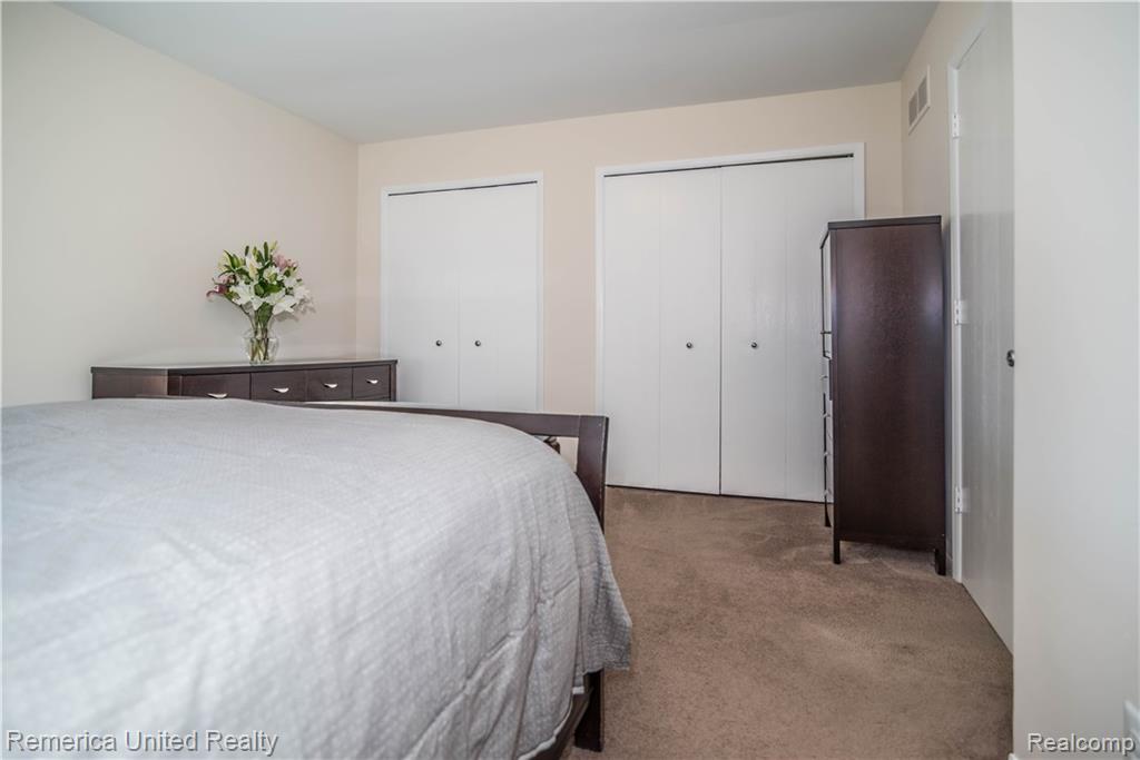 2105 Warrington Road Rochester Hills, MI 48307 - Photo 21 of 36
