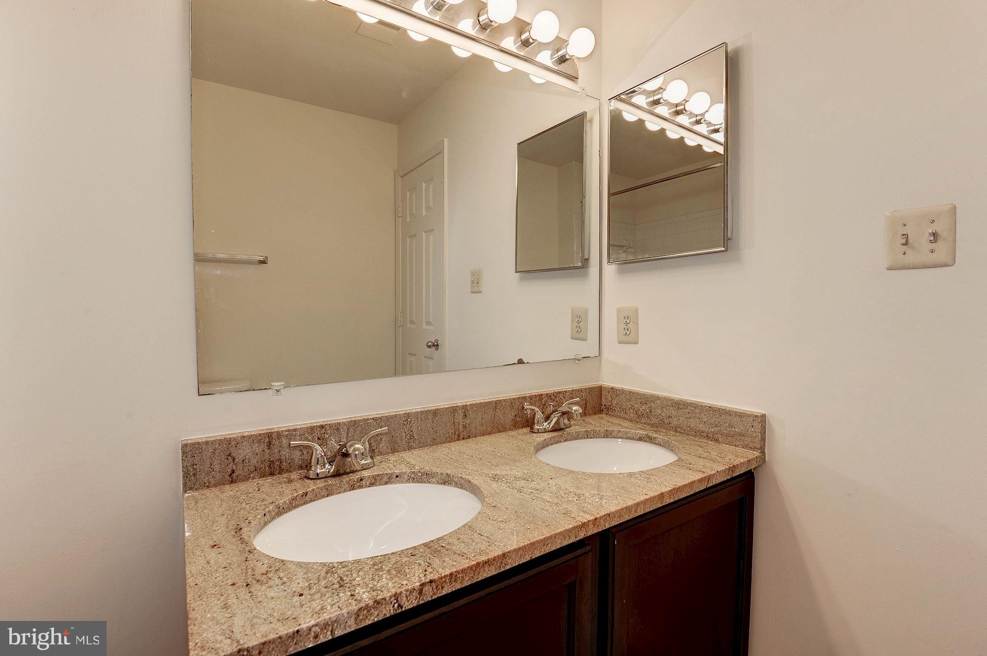 13122 Kidwell Field Road Herndon, VA 20171 - Photo 20 of 25 Master Bath