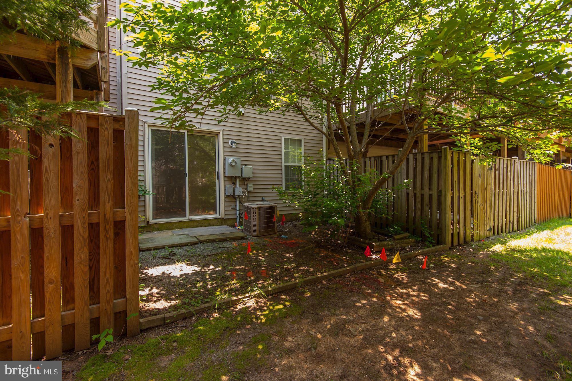 13122 Kidwell Field Road Herndon, VA 20171 - Photo 25 of 25 Exterior Rear View