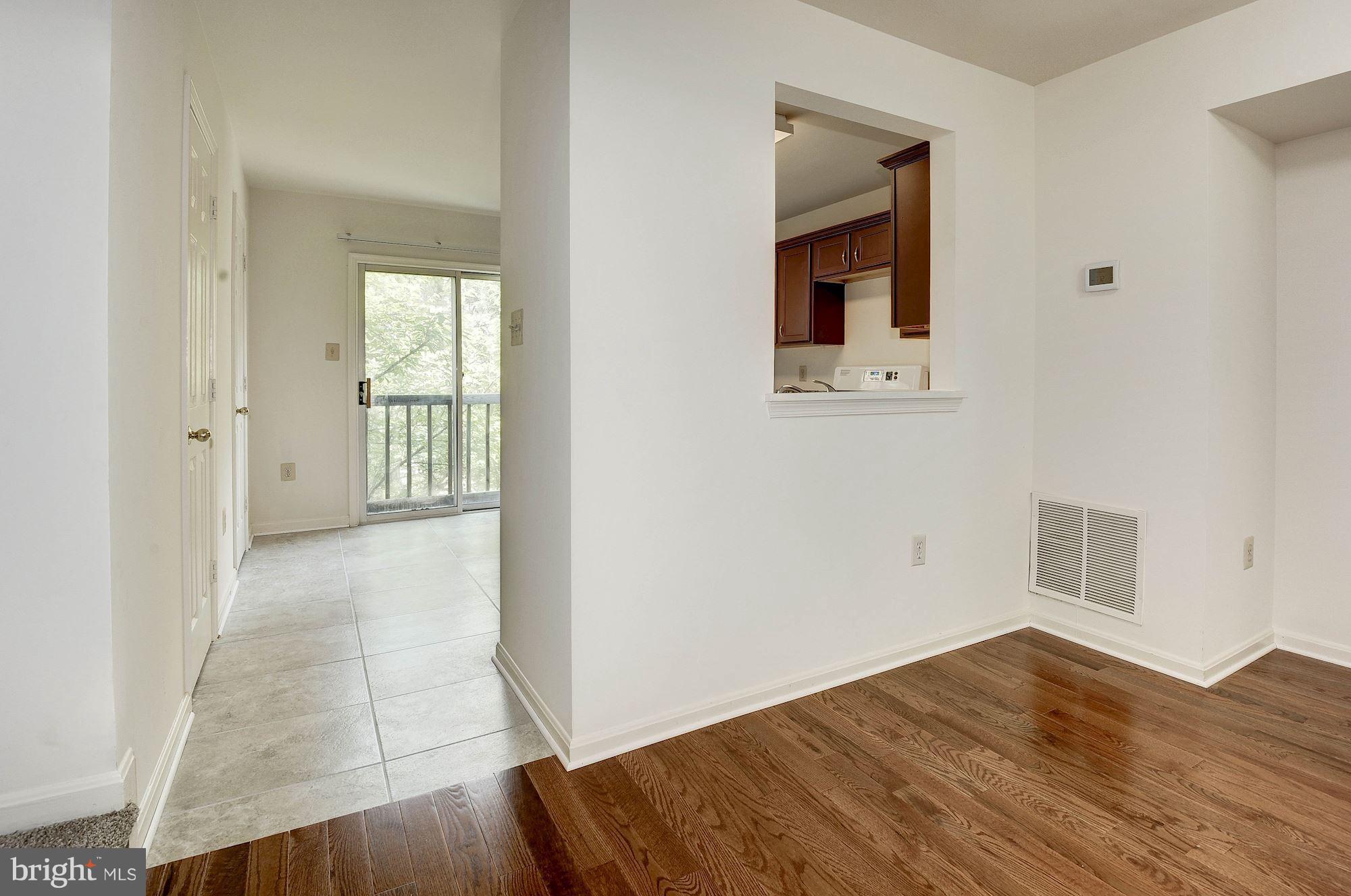 13122 Kidwell Field Road Herndon, VA 20171 - Photo 8 of 25 Hall way