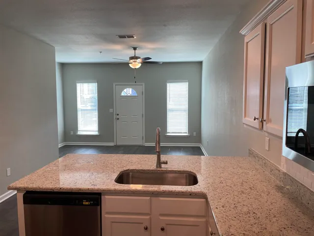 $1,700 | 2272 Del Carmel Way, Tallahassee, FL 32303