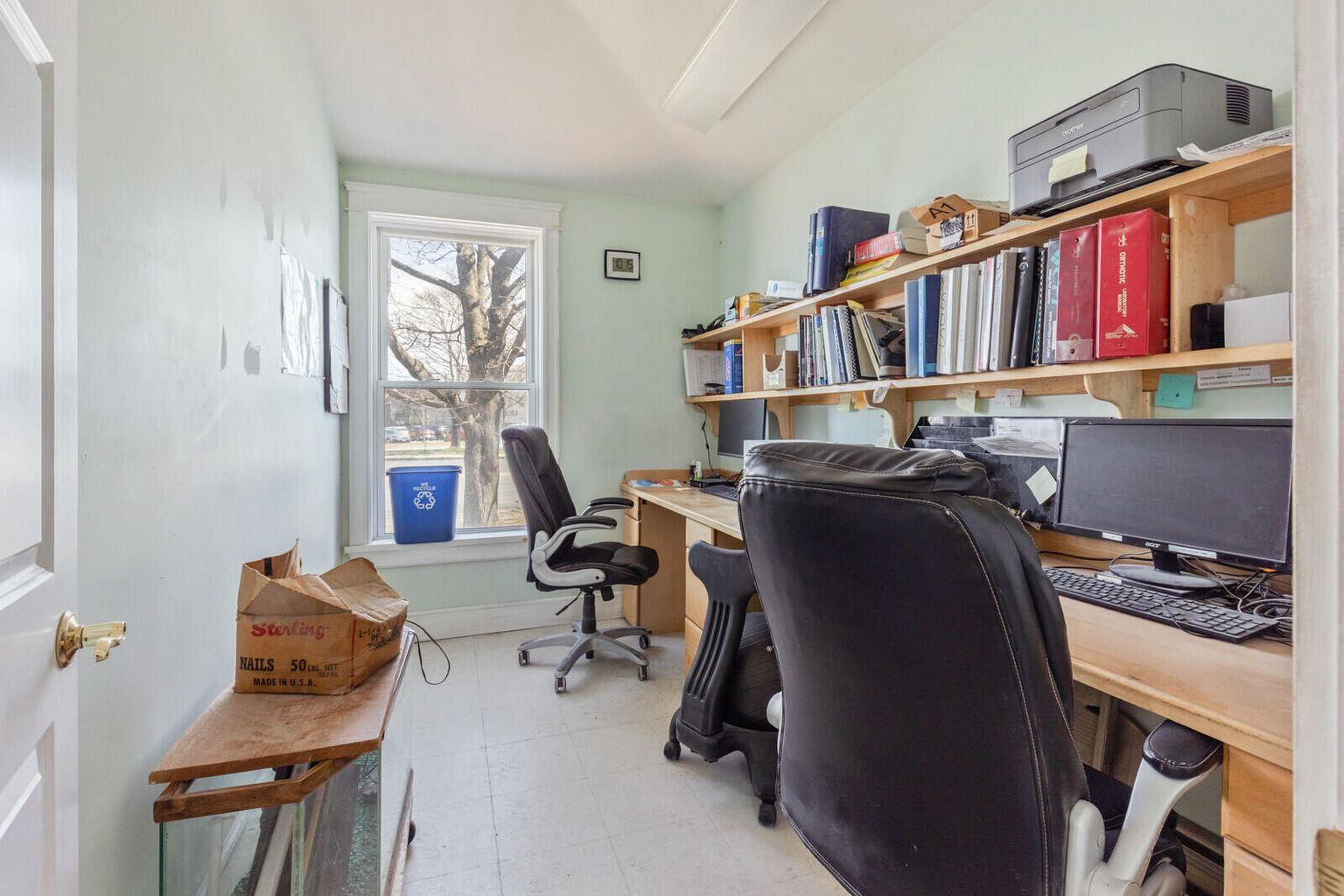 36 Silver Street Waterville, ME 04901 - Photo 18 of 50 1st Floor Room