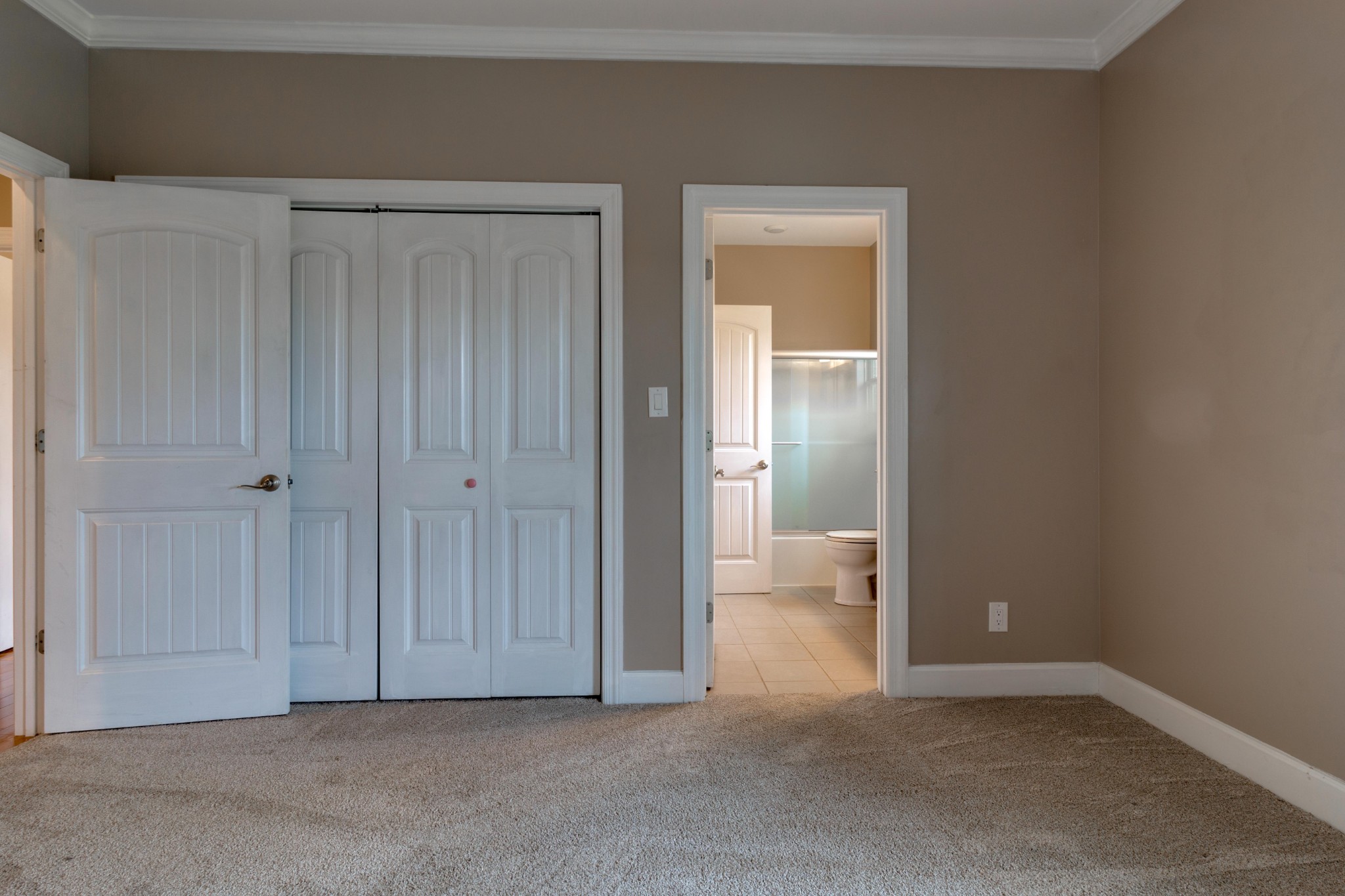 3595 Clark Road Lewisburg, TN 37091 - Photo 25 of 50 a view of an empty room and bathroom