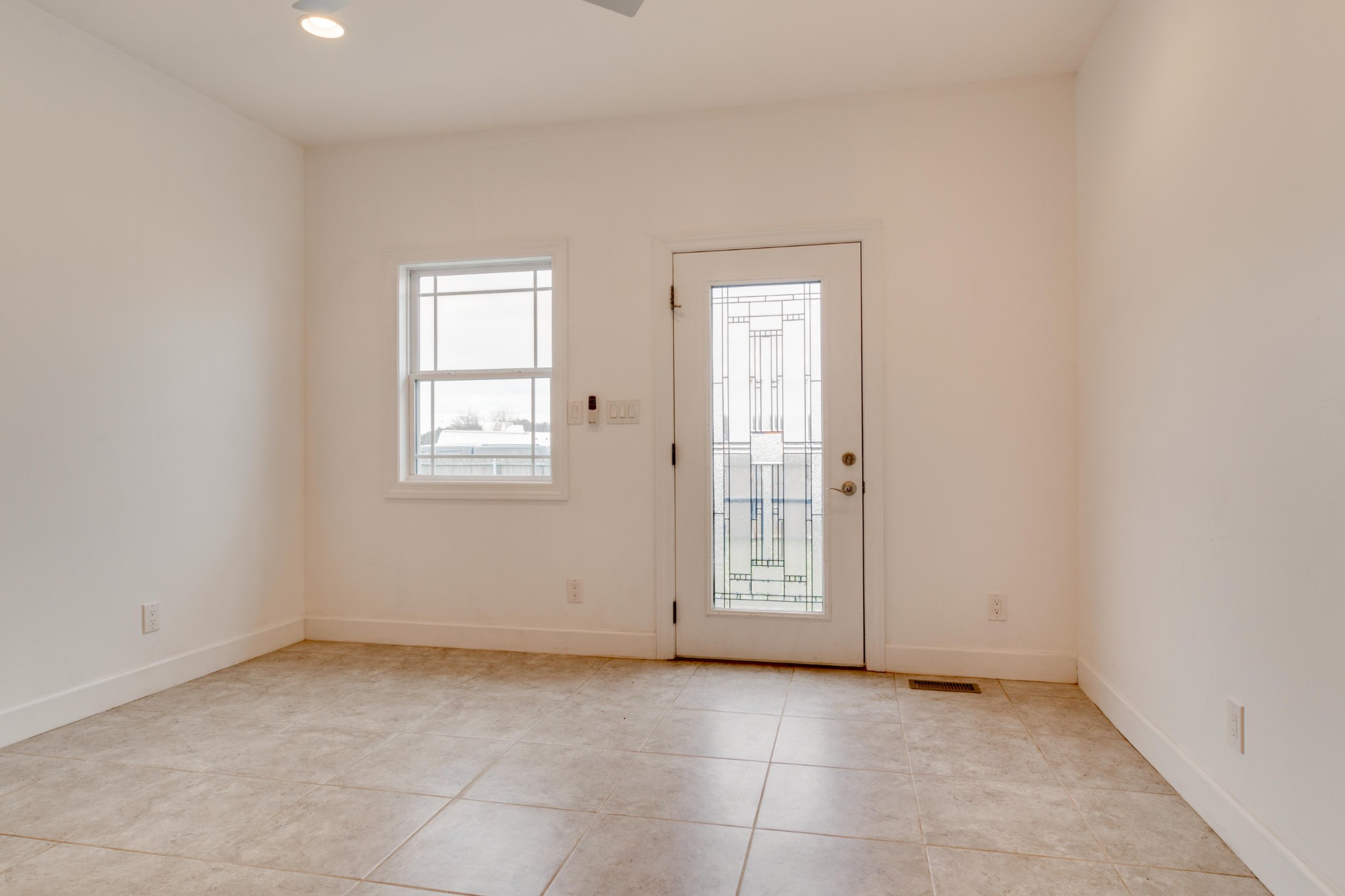 3595 Clark Road Lewisburg, TN 37091 - Photo 30 of 50 an empty room with windows