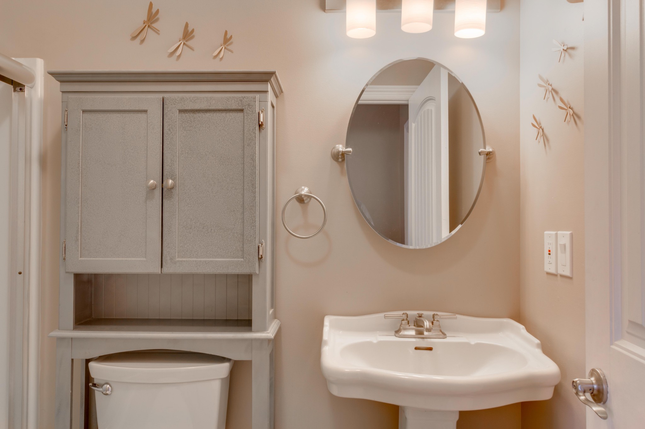 3595 Clark Road Lewisburg, TN 37091 - Photo 34 of 50 a bathroom with a toilet a sink and mirror