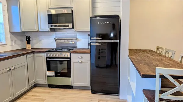 $147,800 | 2950 Southeast Ocean Boulevard, Unit 52, Stuart, FL 34996