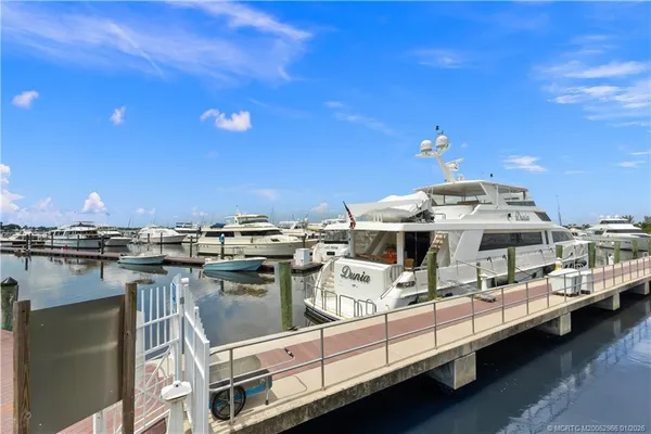 $147,800 | 2950 Southeast Ocean Boulevard, Unit 52, Stuart, FL 34996