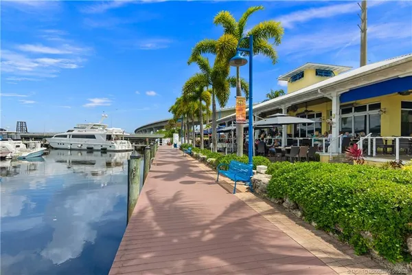 $147,800 | 2950 Southeast Ocean Boulevard, Unit 52, Stuart, FL 34996