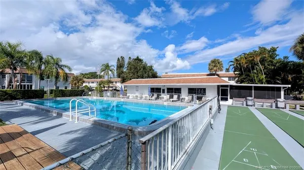 $147,800 | 2950 Southeast Ocean Boulevard, Unit 52, Stuart, FL 34996