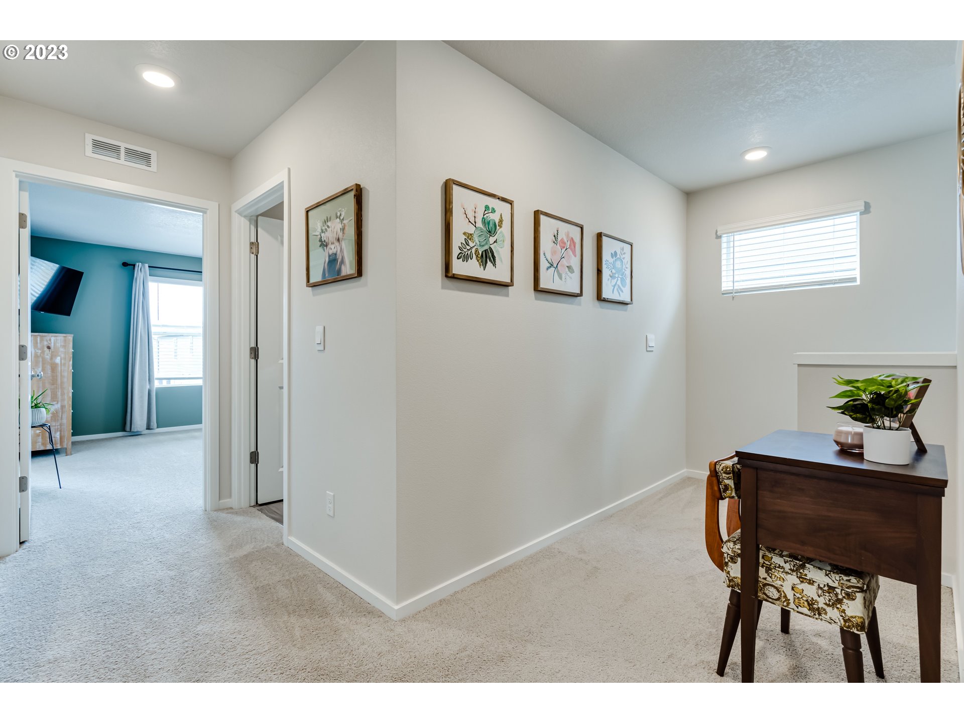2951 Fenya Street Springfield, OR 97477 - Photo 17 of 32 a workspace with furniture and window