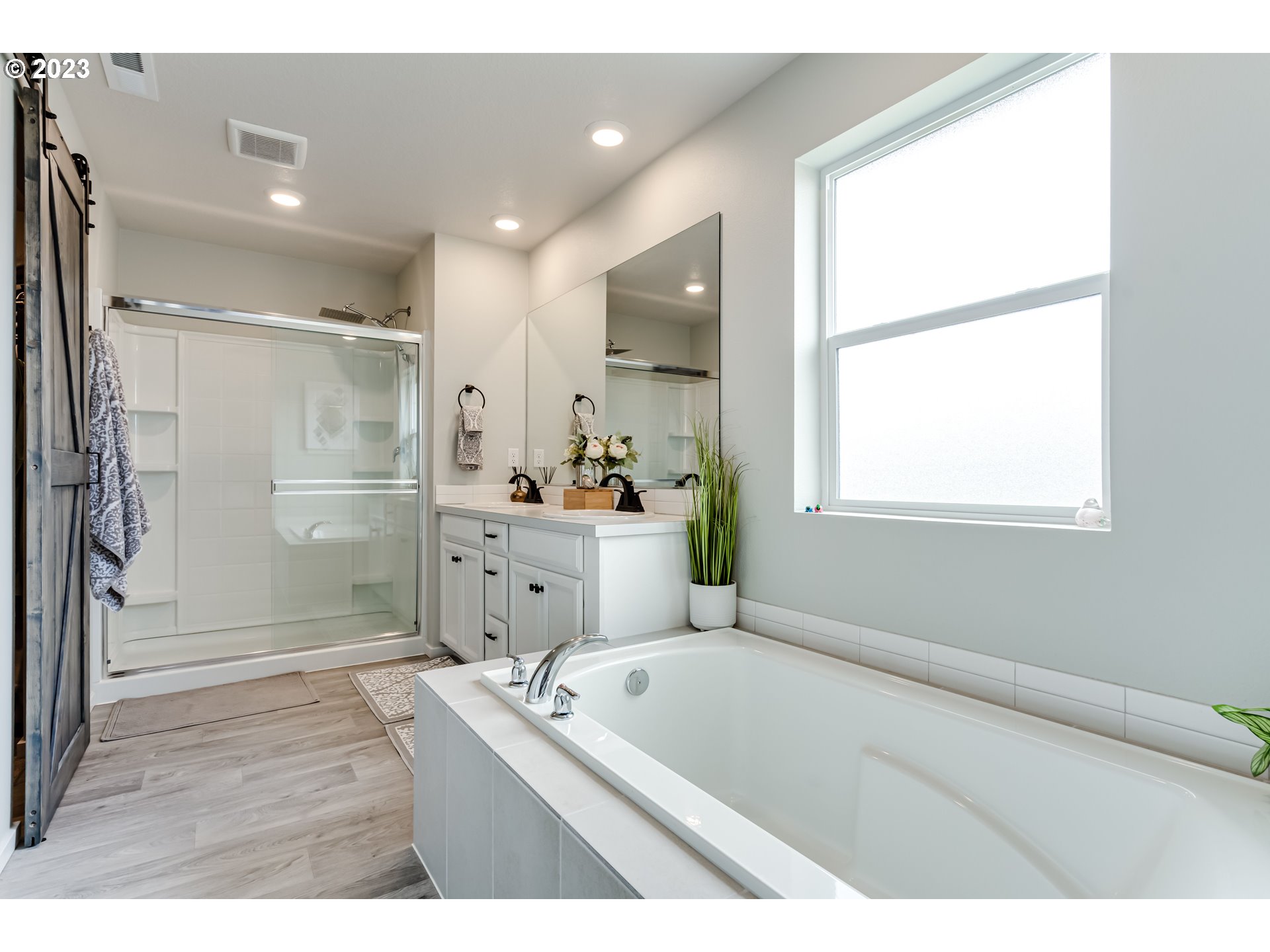 2951 Fenya Street Springfield, OR 97477 - Photo 23 of 32 a bathroom with a tub sink shower and mirror
