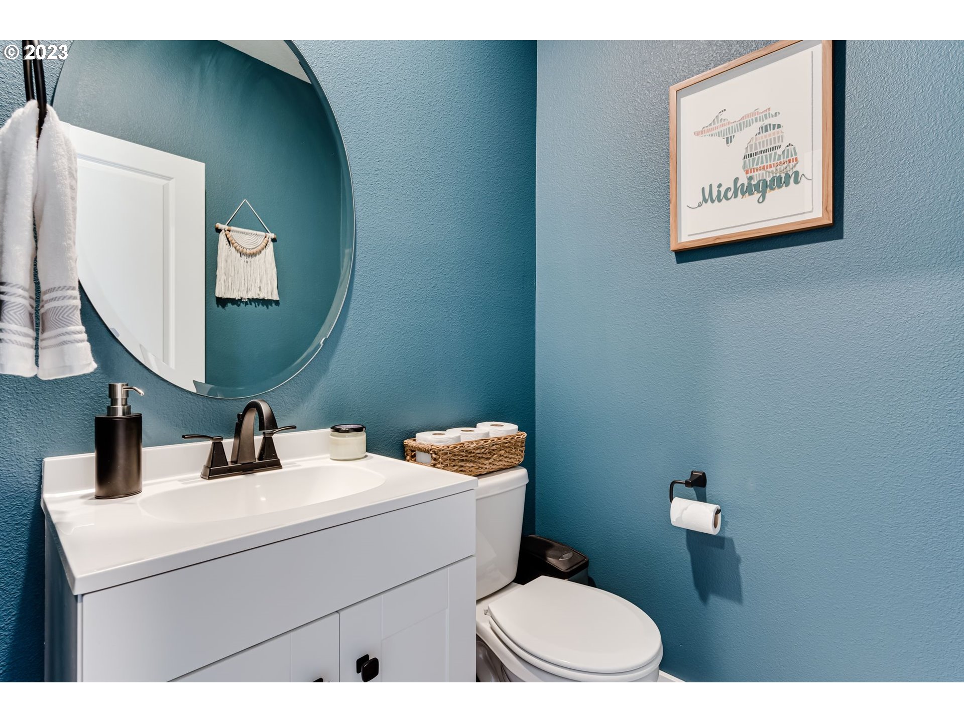 2951 Fenya Street Springfield, OR 97477 - Photo 29 of 32 a bathroom with a toilet sink and mirror