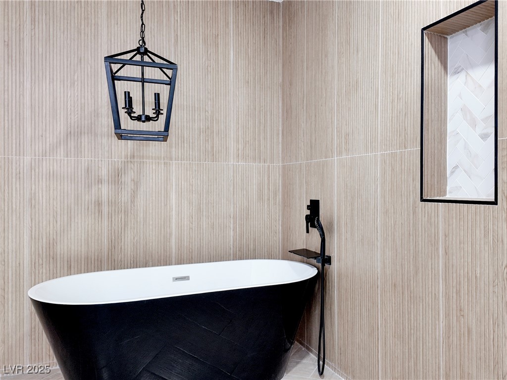 4501 South Woodcrest Road Las Vegas, NV 89121 - Photo 59 of 78 Bathroom with a soaking tub