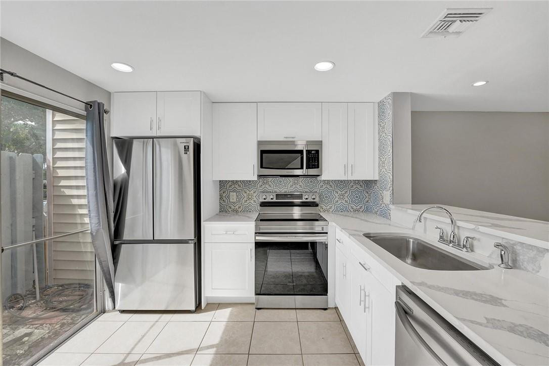 55 Southwest 3rd Street Pompano Beach, FL 33060 - Photo 7 of 34 Photo 7