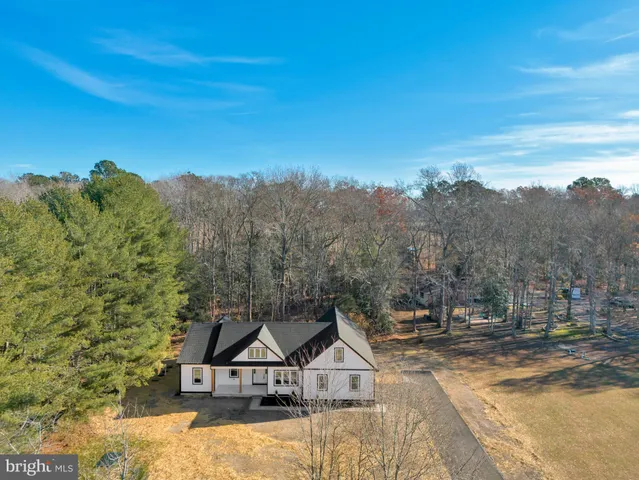 a view of a house with a big yard