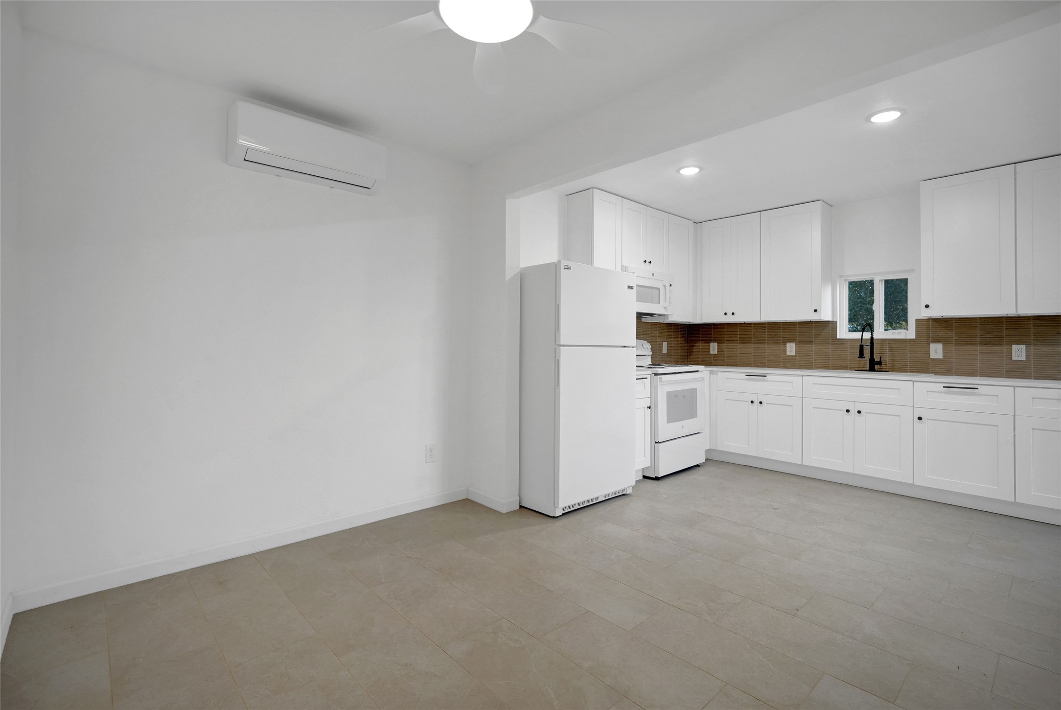 314 County Road 3577, Unit B Cleveland, TX 77327 - Photo 4 of 9