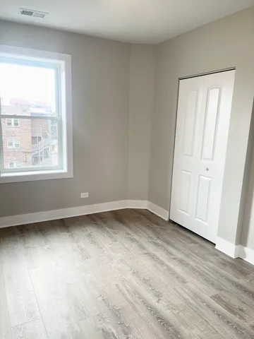 $1,900 | 722 North Austin Boulevard, Unit 2E, Oak Park, IL 60302