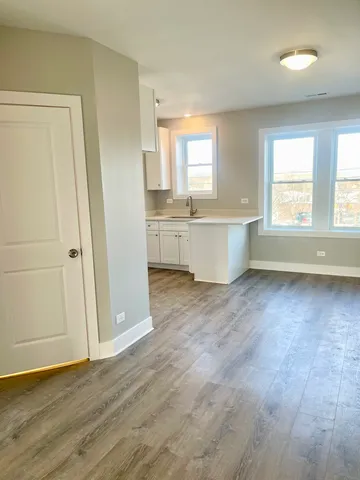 $1,900 | 722 North Austin Boulevard, Unit 2E, Oak Park, IL 60302