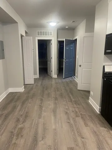 $1,900 | 722 North Austin Boulevard, Unit 2E, Oak Park, IL 60302