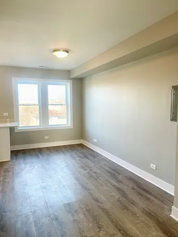 $1,900 | 722 North Austin Boulevard, Unit 2E, Oak Park, IL 60302