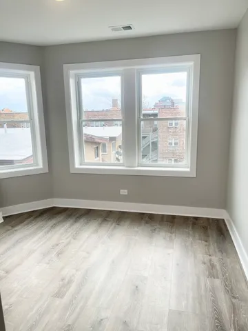 $1,900 | 722 North Austin Boulevard, Unit 2E, Oak Park, IL 60302