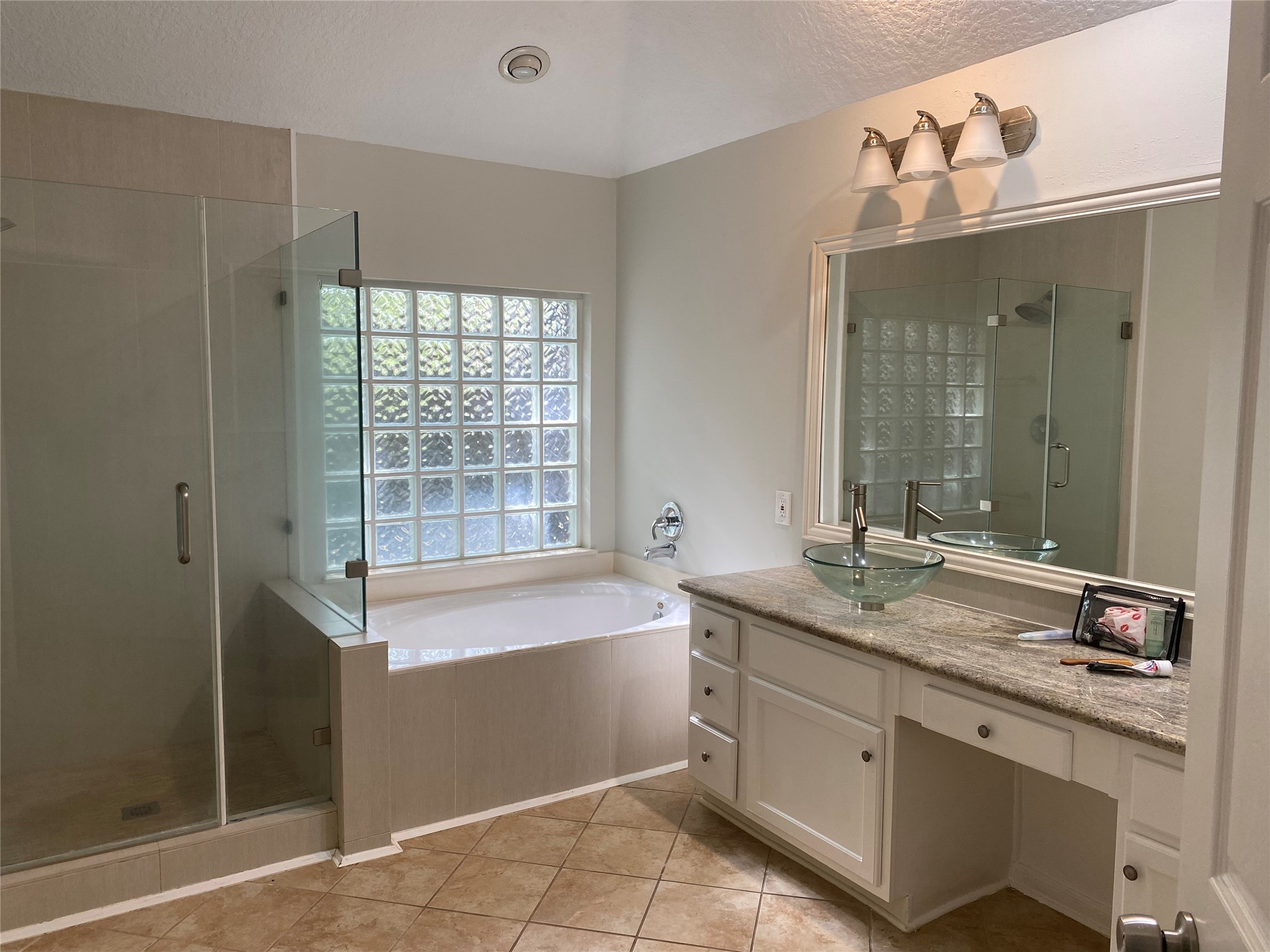 35 Barn Lantern Place Spring, TX 77382 - Photo 3 of 7 BATHROOM