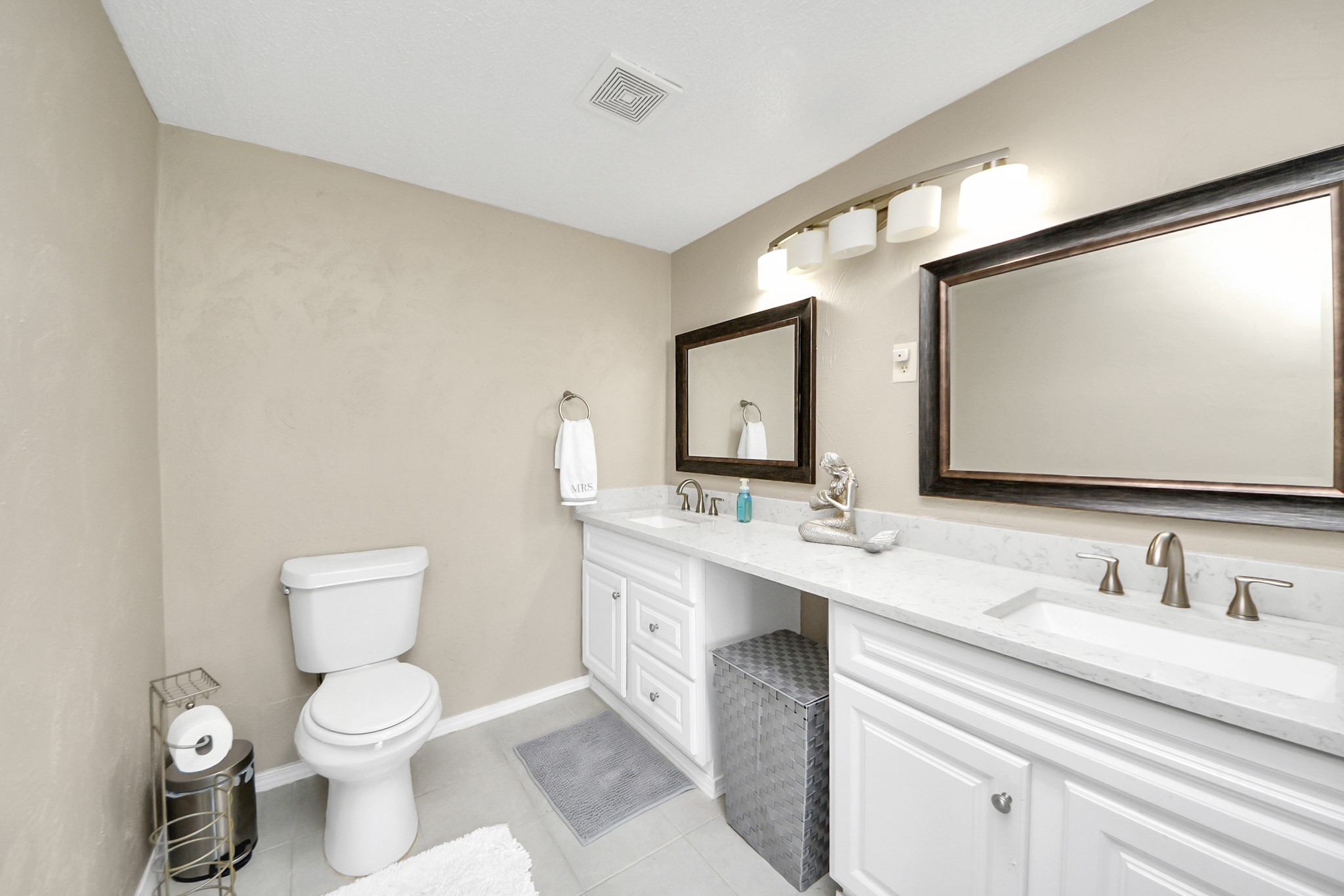 9832 Providence Road Needville, TX 77461 - Photo 19 of 41 Primary Full Bath, Double Vanity