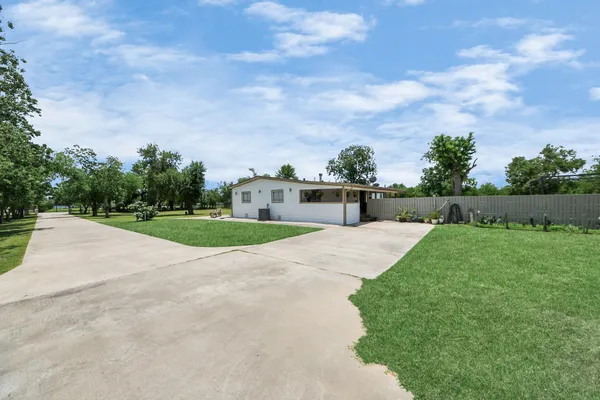 $465,000 | 9832 Providence Road, Needville, TX 77461