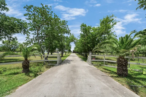 $465,000 | 9832 Providence Road, Needville, TX 77461