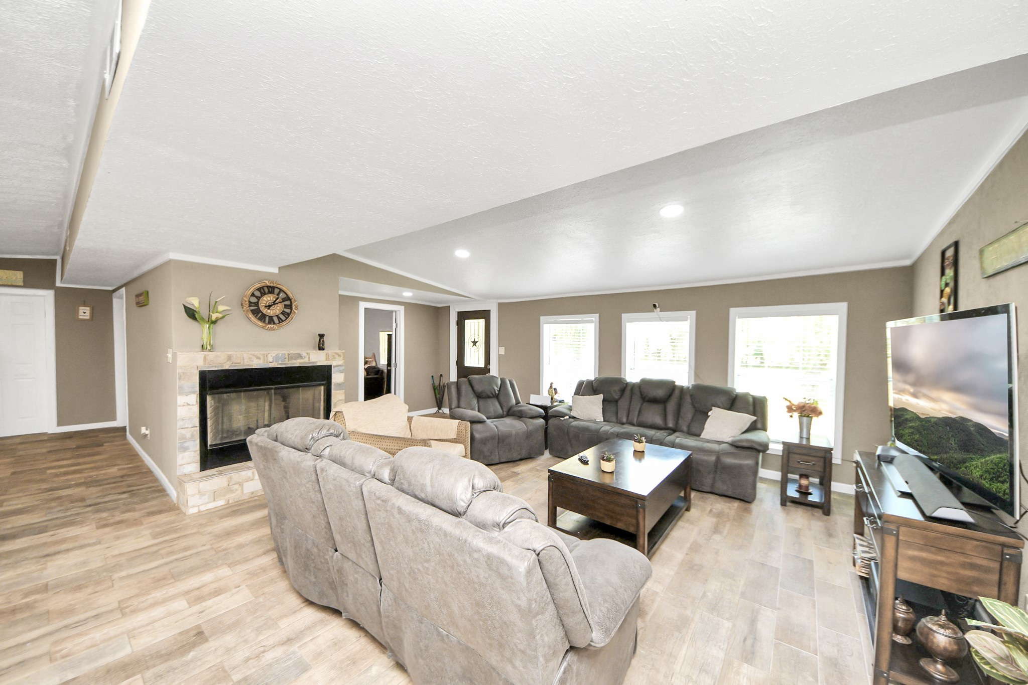 9832 Providence Road Needville, TX 77461 - Photo 10 of 41 Living Area