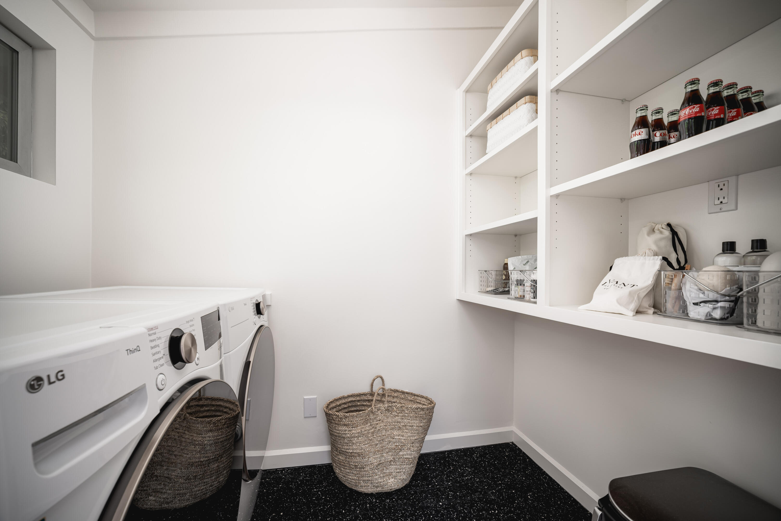 1076 Cheltenham Road Santa Barbara, CA 93105 - Photo 29 of 35 Laundry