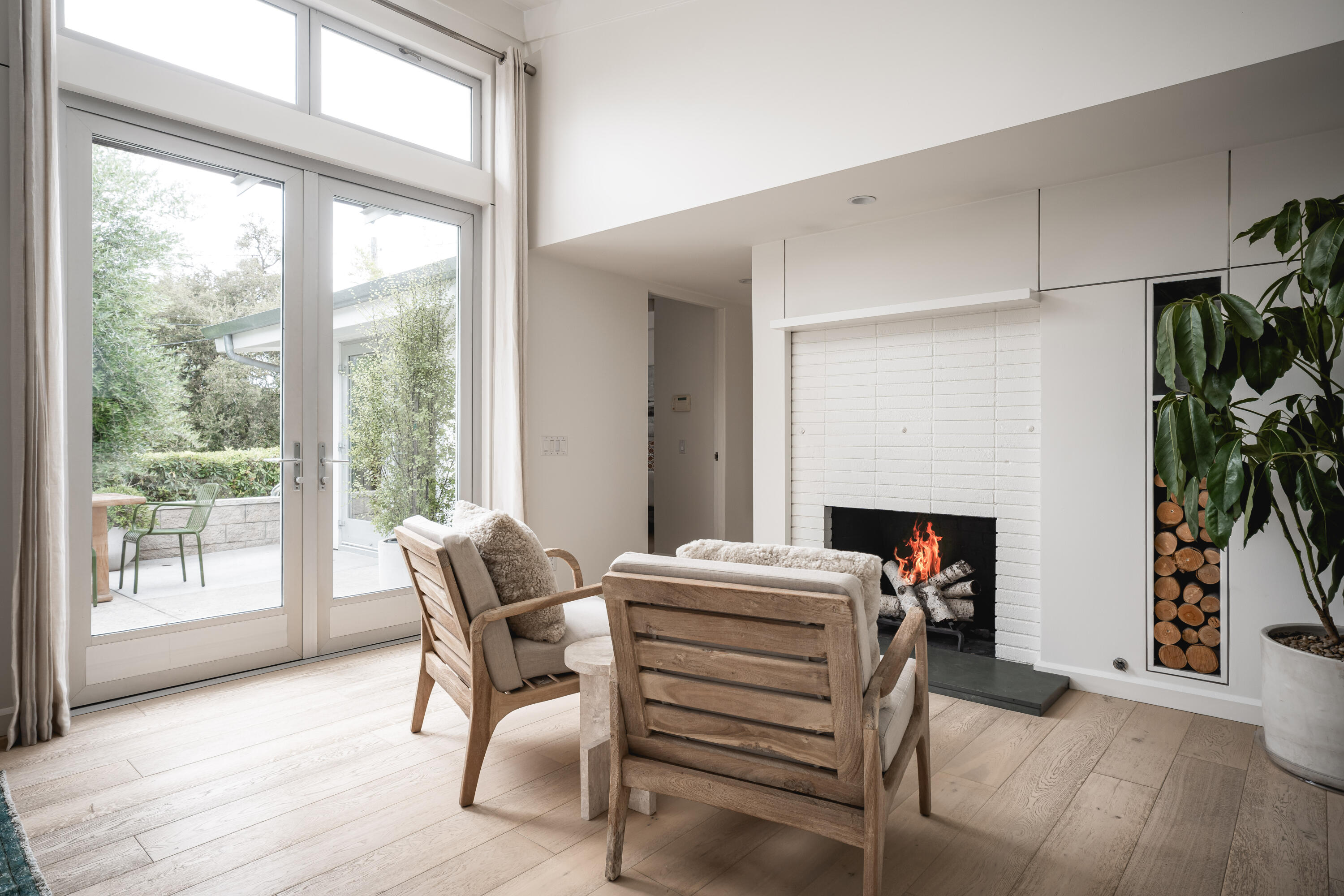 1076 Cheltenham Road Santa Barbara, CA 93105 - Photo 5 of 35 Fireplace nook