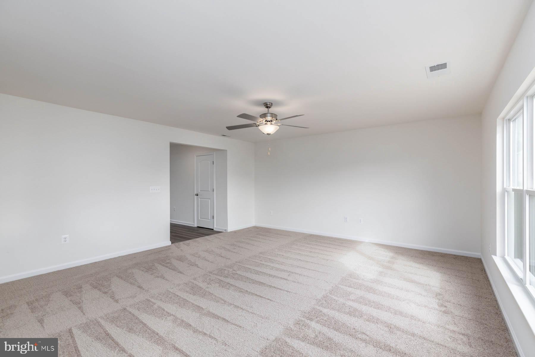 17050 Rollins Road Bowling Green, VA 22427 - Photo 5 of 13 Living Room