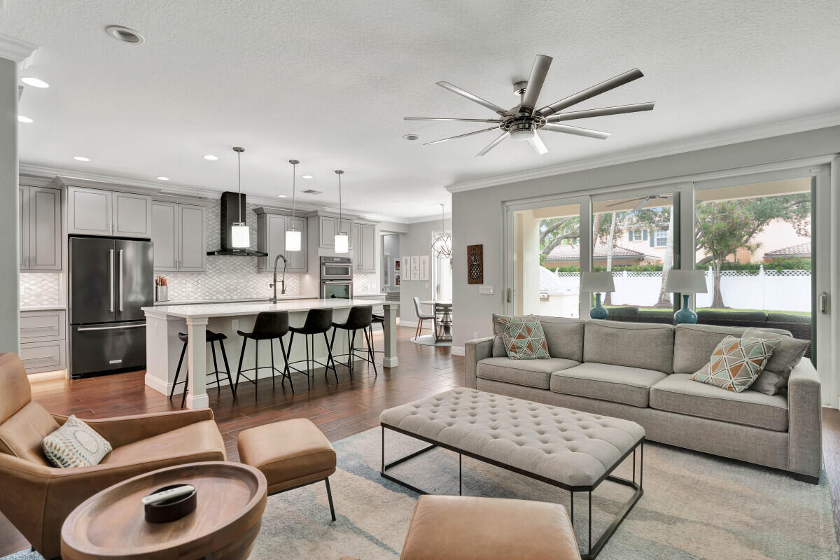 4041 Community Drive Jupiter, FL 33458 - Photo 11 of 36 11