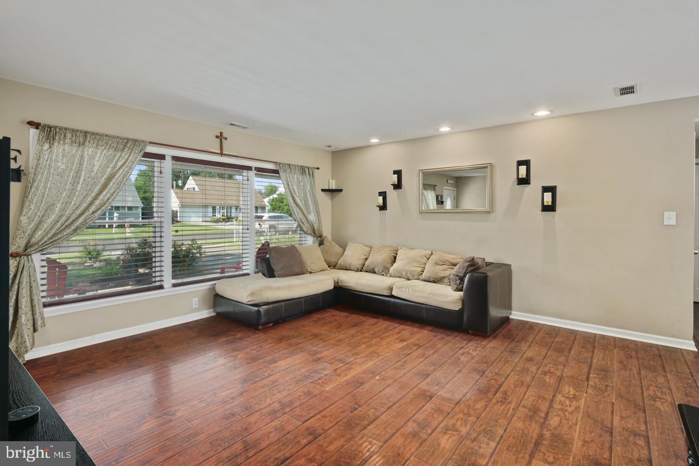 47 Micahill Road Levittown, PA 19056 - Photo 5 of 24 Large Windows in Living Room