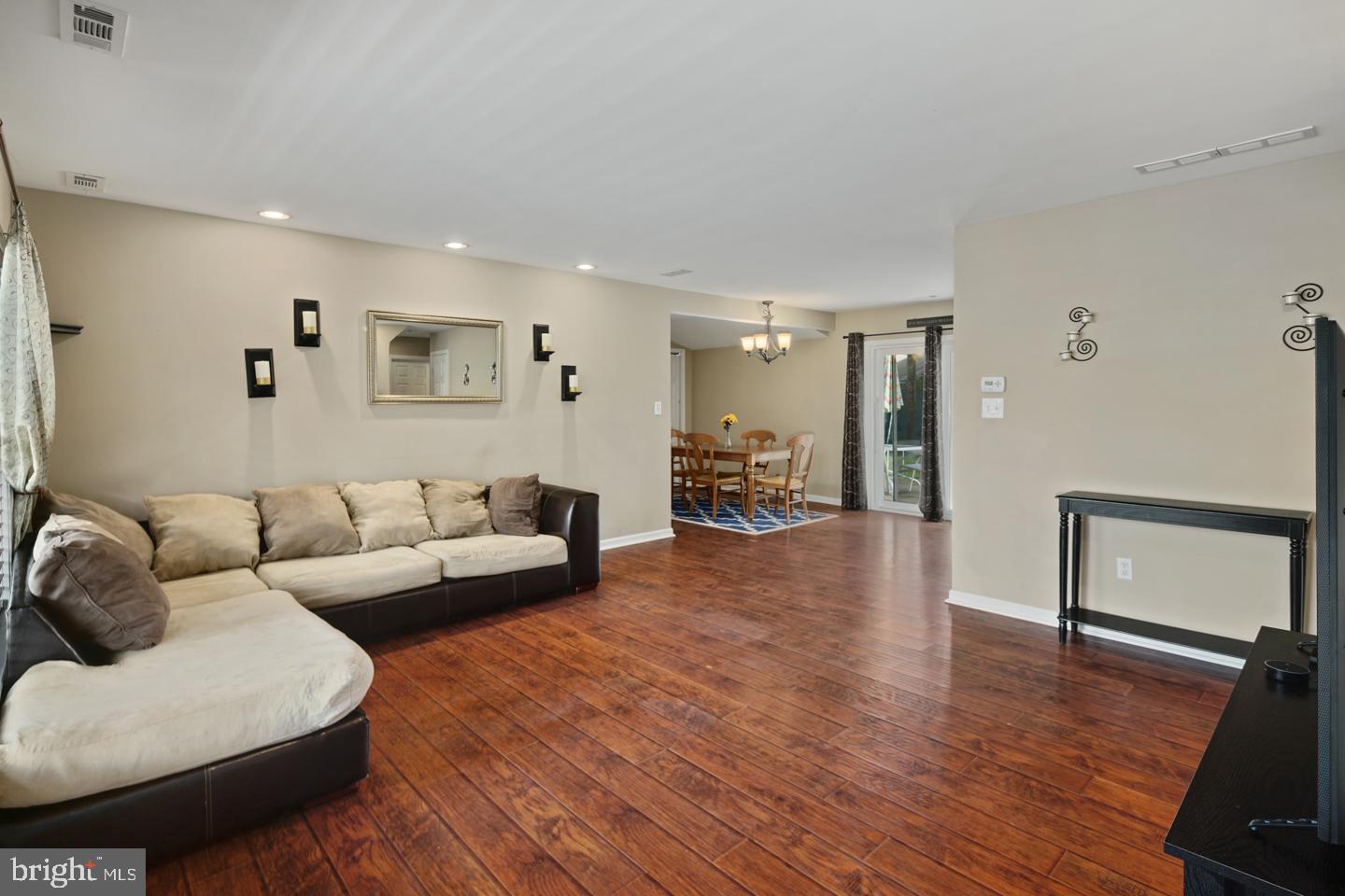 47 Micahill Road Levittown, PA 19056 - Photo 6 of 24 Recessed Lighting