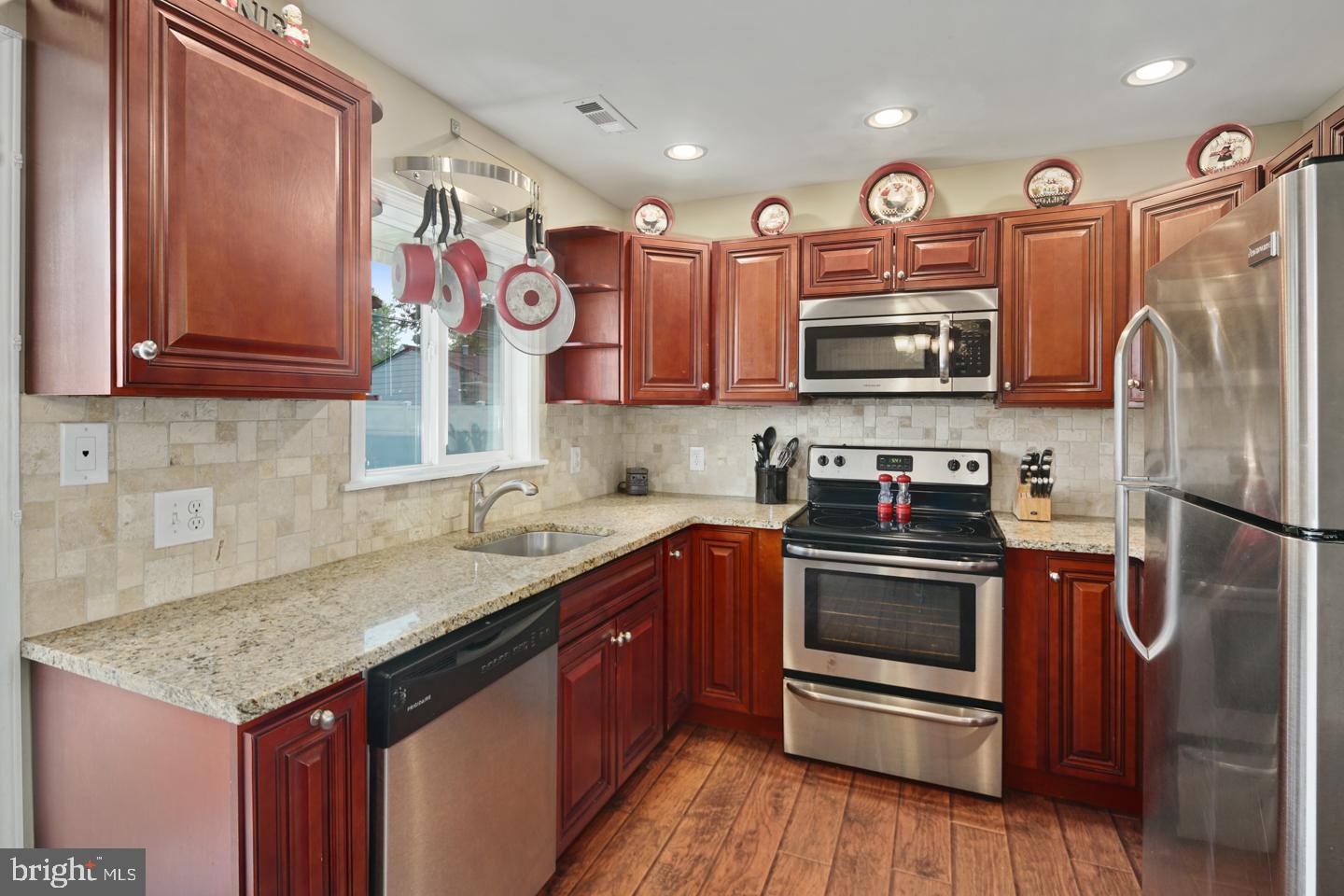 47 Micahill Road Levittown, PA 19056 - Photo 8 of 24 Stainless Steel Appliances