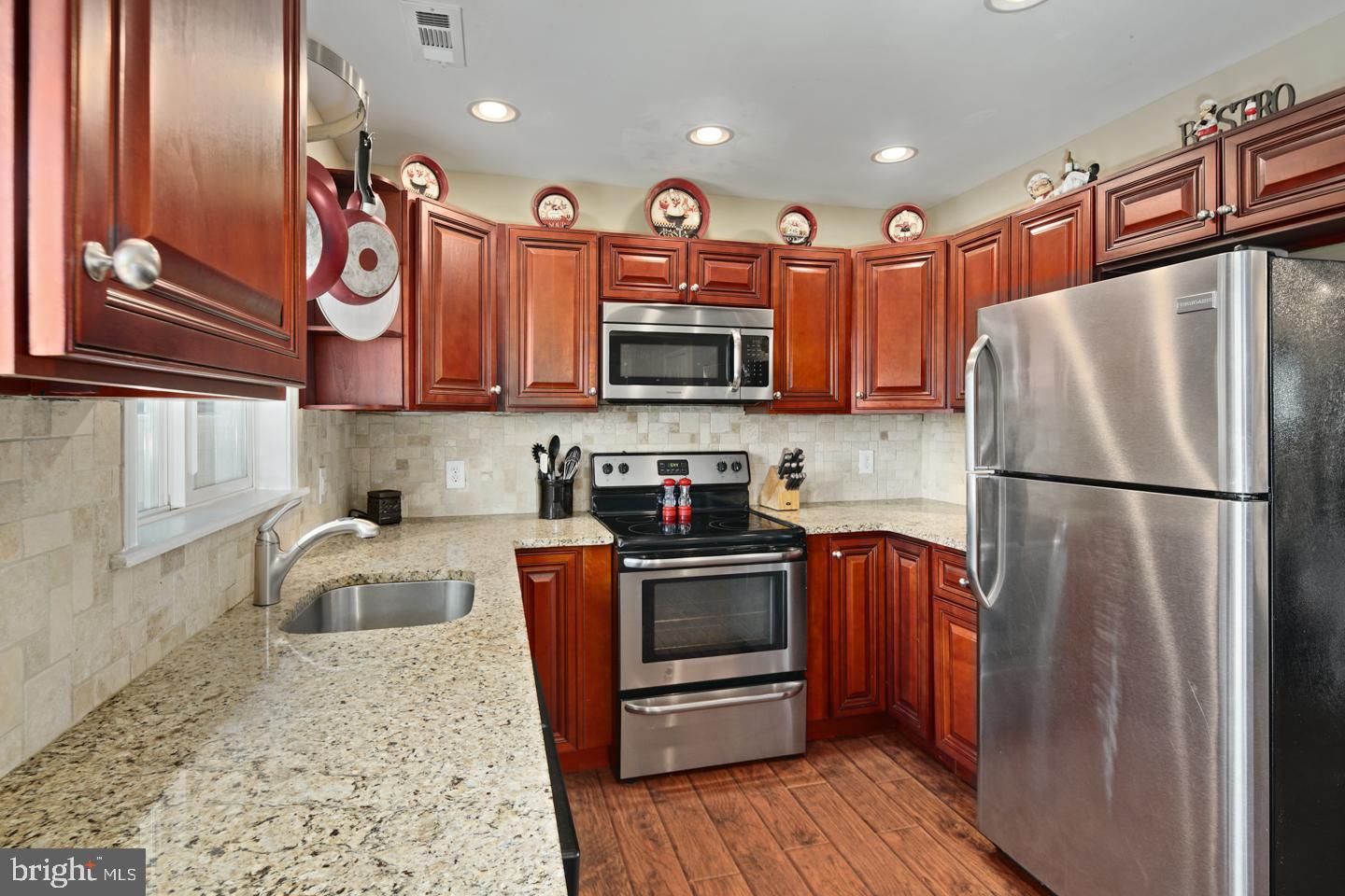 47 Micahill Road Levittown, PA 19056 - Photo 9 of 24 Granite counter tops