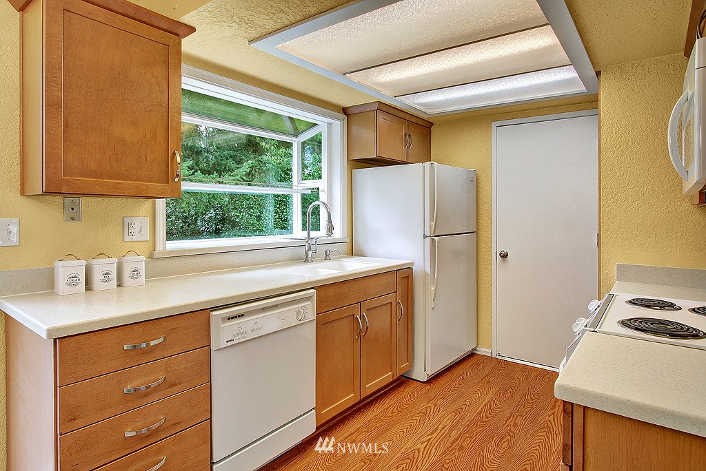 17523 24th Avenue Southeast Bothell, WA 98012 - Photo 6 of 10