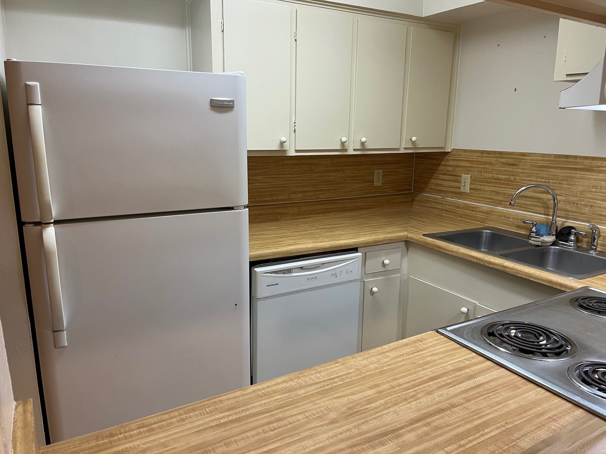 3938 West Alabama Street, Unit 12 Houston, TX 77027 - Photo 13 of 25 Kitchen with upper & lower cabinetry, dishwasher & generous counter space.